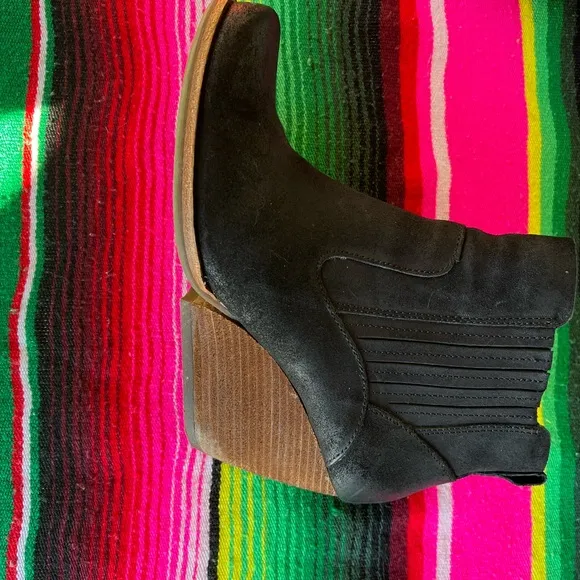 Kork-Ease Ankle Boots Size 8 pull on black suede booties Excellent condition