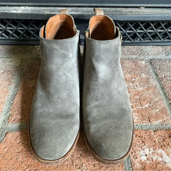 KORK EASE Gray Suede Side Zip Ankle boots Bootie SZ 10