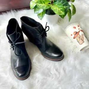 Korks by Kork-Ease Roana Lace up Chunky Heel Black Leather Ankle Boots Size 7.5