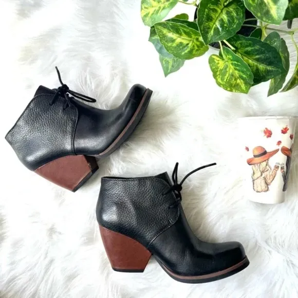 Korks by Kork-Ease Roana Lace up Chunky Heel Black Leather Ankle Boots Size 7.5