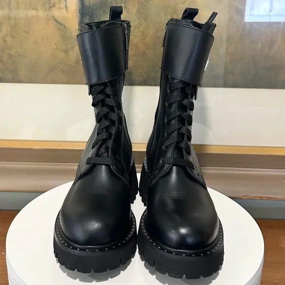 🌹LA CANADIENNE 🌹Cody Black Leather Lug Boots Size: 5