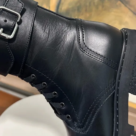 🌹LA CANADIENNE 🌹Cody Black Leather Lug Boots Size: 5