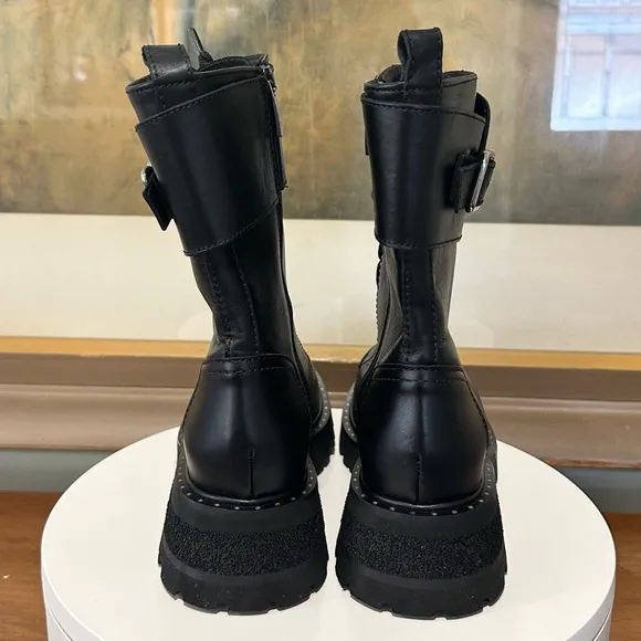 🌹LA CANADIENNE 🌹Cody Black Leather Lug Boots Size: 5
