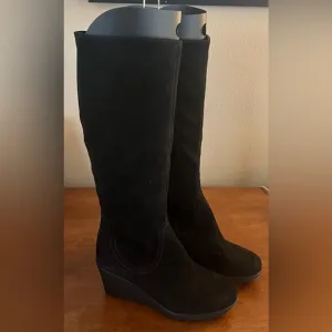 La Canadienne knee-high boots with wedge heel Size 8 NWT