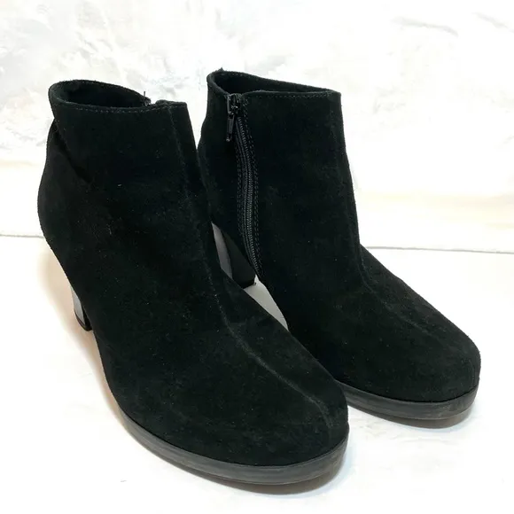La Canadienne Oliver Waterproof Suede Bootie Black Ankle Boots Stacked Heel 7
