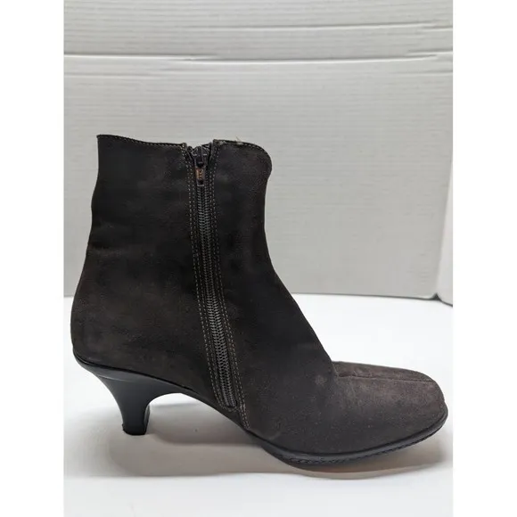 La Canadienne  Suede Brown Ankle Boots Side Zip, Size 7 M