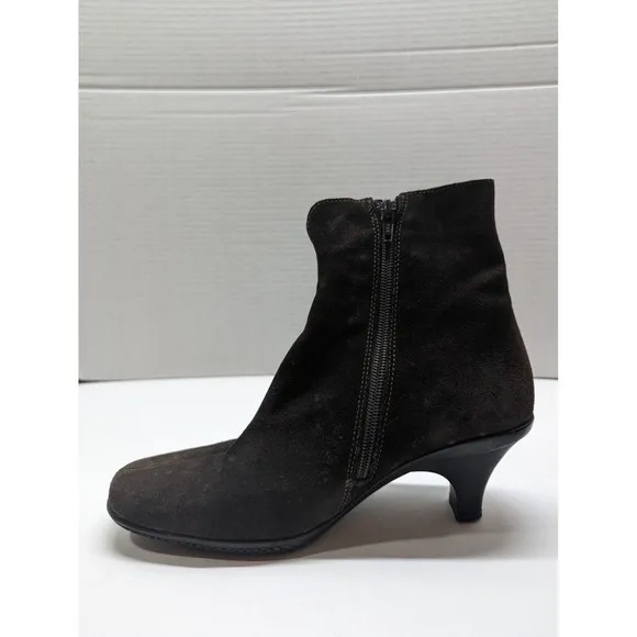 La Canadienne  Suede Brown Ankle Boots Side Zip, Size 7 M
