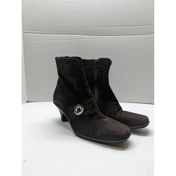 La Canadienne  Suede Brown Ankle Boots Side Zip, Size 7 M