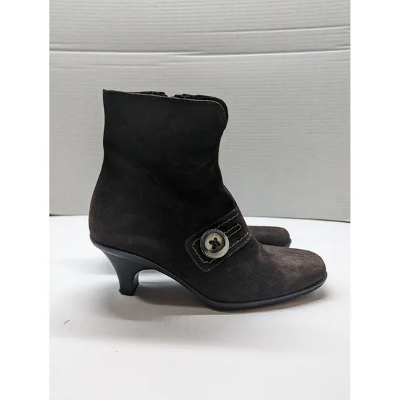 La Canadienne  Suede Brown Ankle Boots Side Zip, Size 7 M