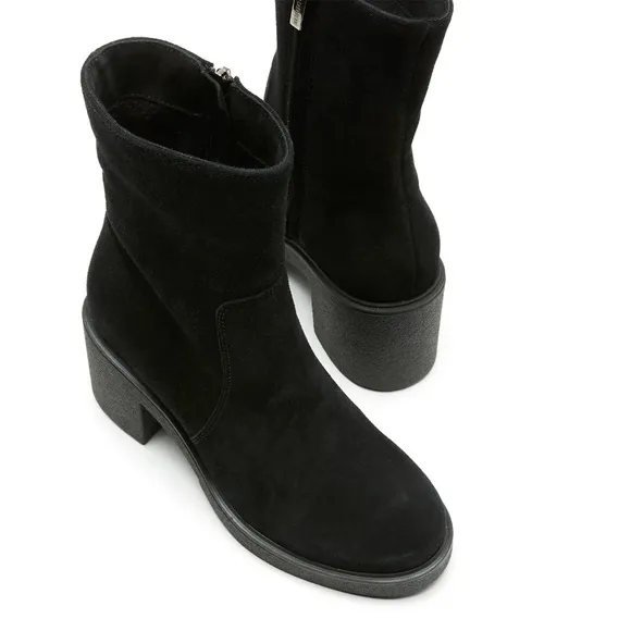 La Canadienne Zed Suede Heeled Ankle Boots 🥾