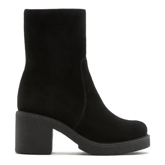 La Canadienne Zed Suede Heeled Ankle Boots 🥾