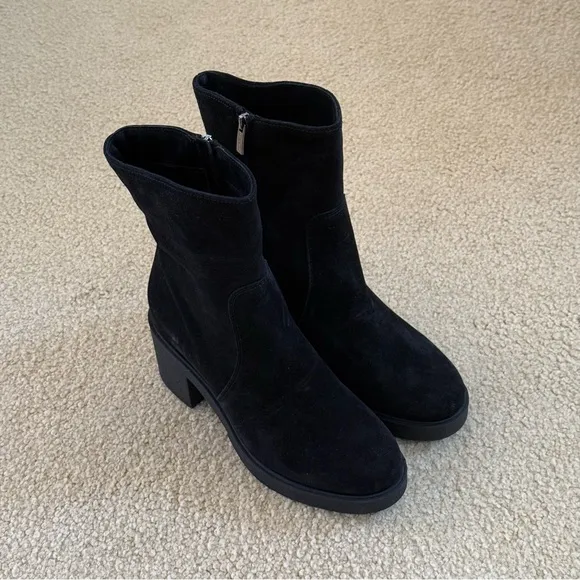 La Canadienne Zed Suede Heeled Ankle Boots 🥾