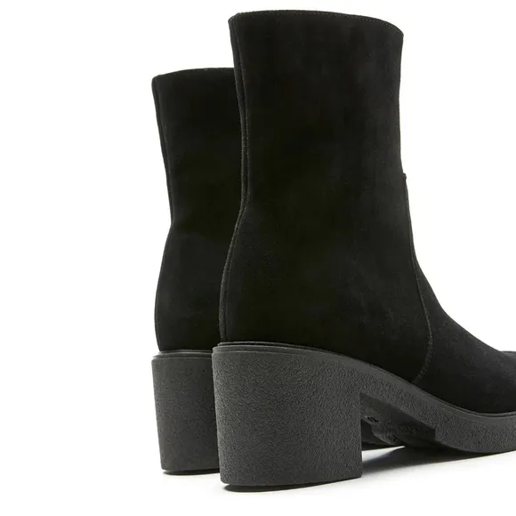 La Canadienne Zed Suede Heeled Ankle Boots 🥾