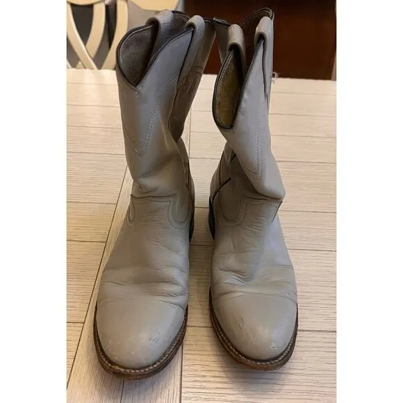 Ladies leather tan roper style‎ Mexican made boots. Size 8