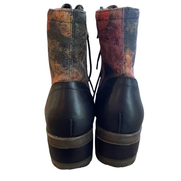 L'ARTISTE NWOT Black &amp; Floral Lace Up Boots with Chunky Heel - Size 38