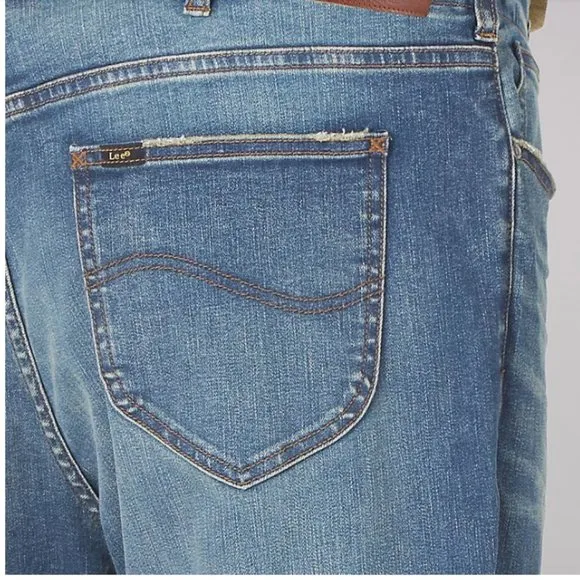 Lee Men's Extreme Motion MVP Relaxed-Fit Straight-Leg Jeans 48X34 Med Blue NWT