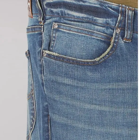 Lee Men's Extreme Motion MVP Relaxed-Fit Straight-Leg Jeans 48X34 Med Blue NWT