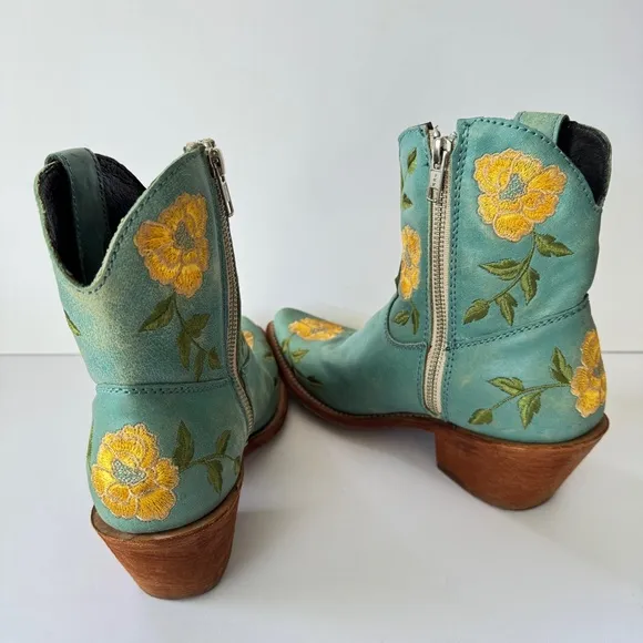 Liberty Black Women's Adela Rose Embroidery Floral Snip Toe Boots Western Sz 7