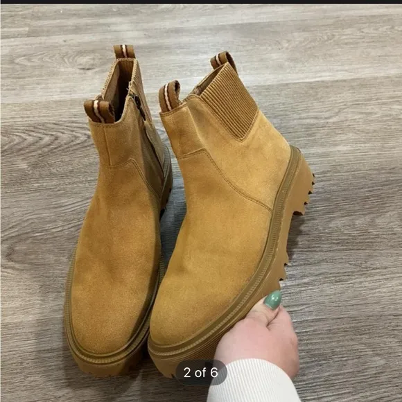 Like New Madewell Calvin Lug Suede Boots Size 10 M in Sand (tan) Leather
