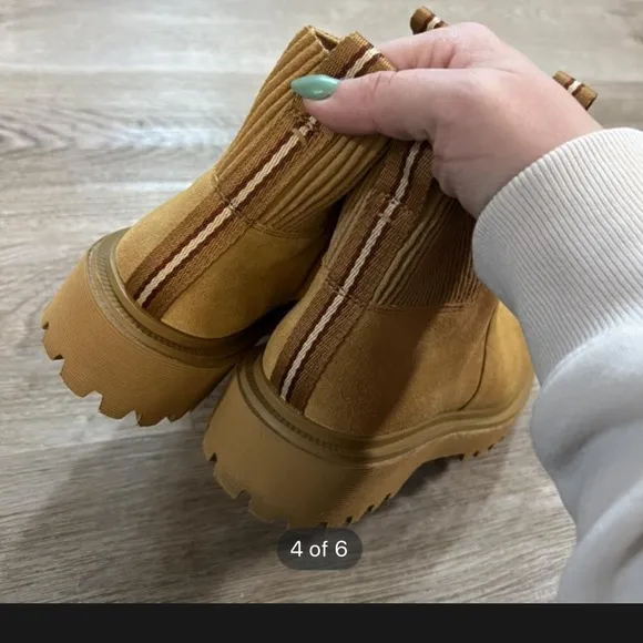 Like New Madewell Calvin Lug Suede Boots Size 10 M in Sand (tan) Leather