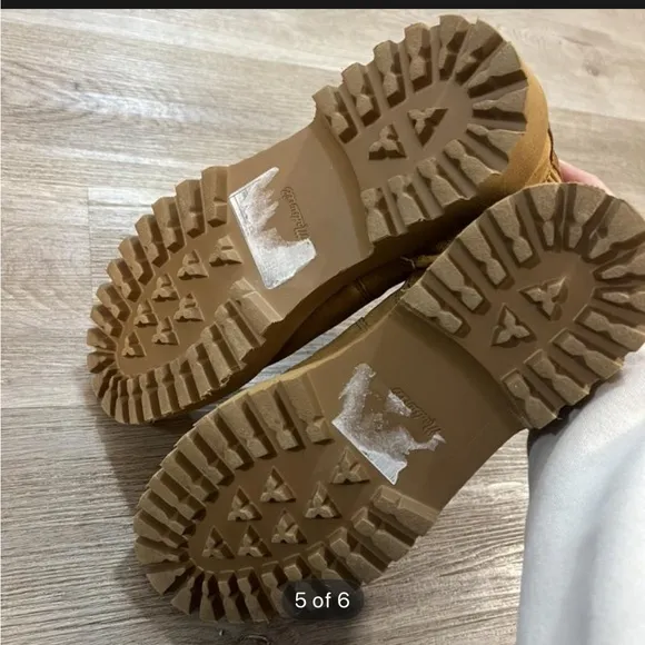 Like New Madewell Calvin Lug Suede Boots Size 10 M in Sand (tan) Leather