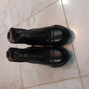 Like new Ovation Equestrian Boots
