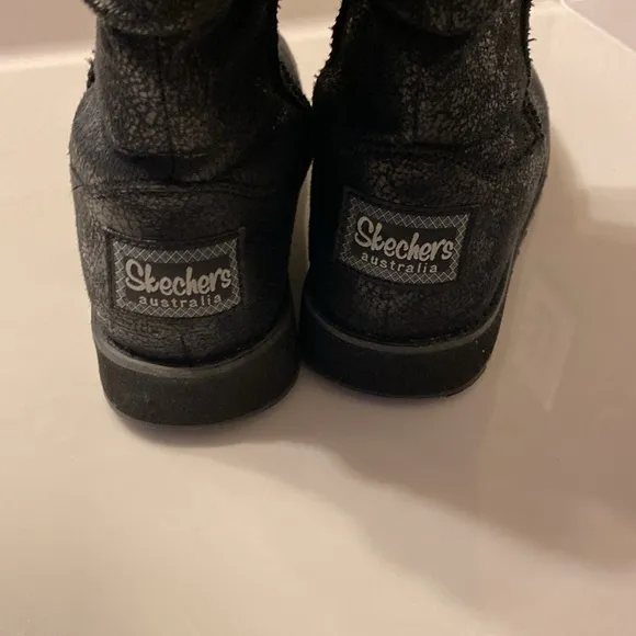 Like new Skechers waterproof keepsakes boots 6