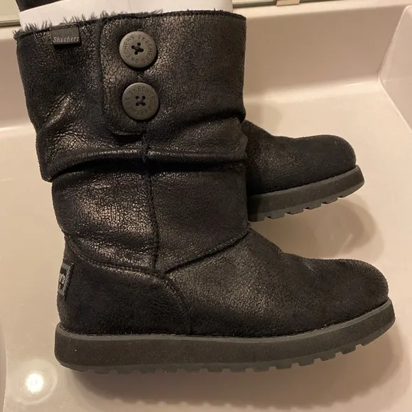 Like new Skechers waterproof keepsakes boots 6