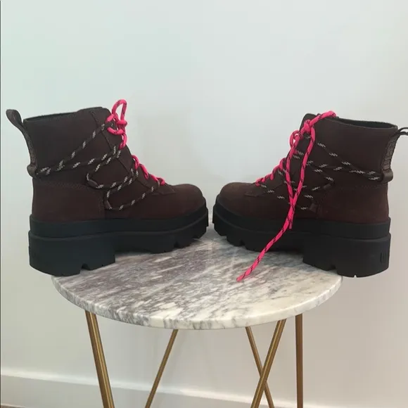 Like New UGG Brisbane Lace Up Suede Platform Boots in Burnt Cedar