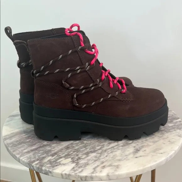 Like New UGG Brisbane Lace Up Suede Platform Boots in Burnt Cedar