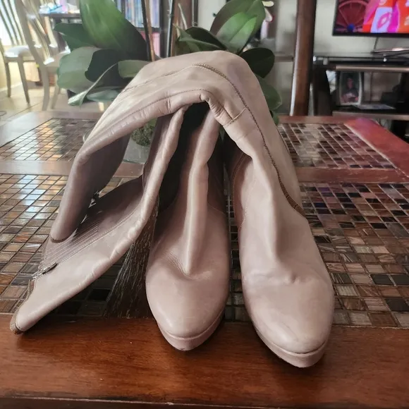 Lisa for Donald J. Pliner leather boots size 8