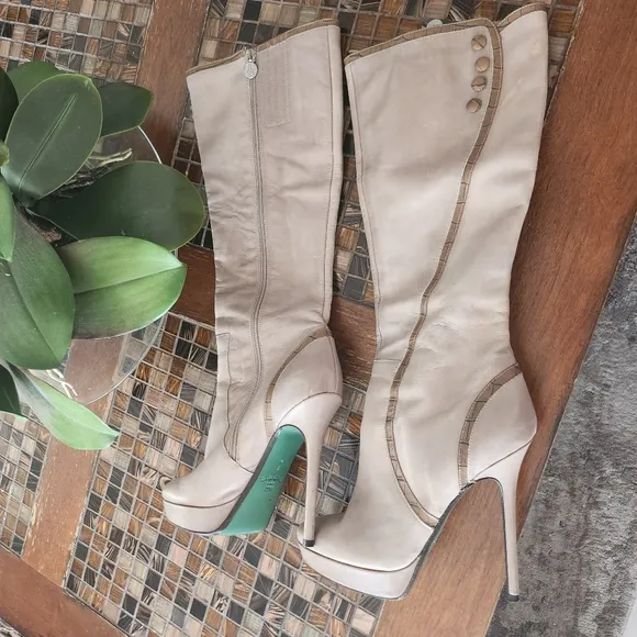 Lisa for Donald J. Pliner leather boots size 8
