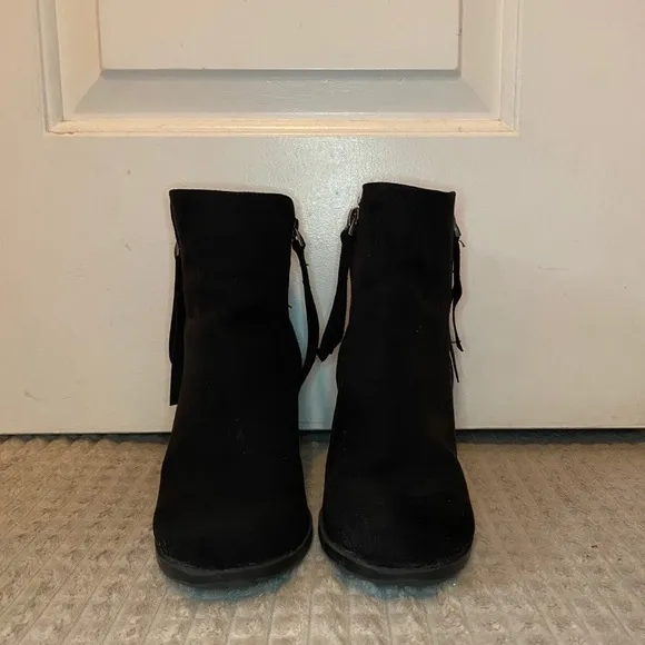 LORD &amp; TAYLOR Lexie &amp; Abbie Karina Zip Ankle Boots Black Booties