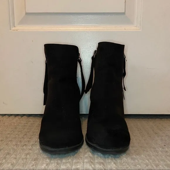 LORD &amp; TAYLOR Lexie &amp; Abbie Karina Zip Ankle Boots Black Booties