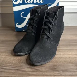 Lucky Brand Black Suede Wedge Boots Size 9