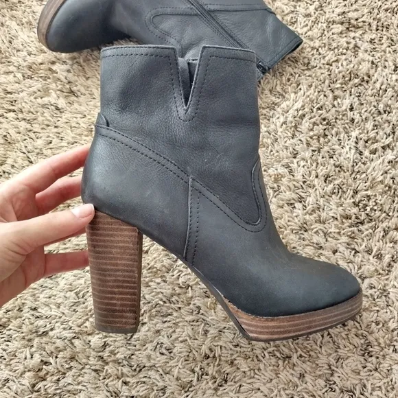 Lucky Brand Quintei Heeled black leather Boots sz 10