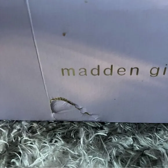 Madden Girl Tessa Sand Fab Chelsea Boot Suede Women’s Size 8.5