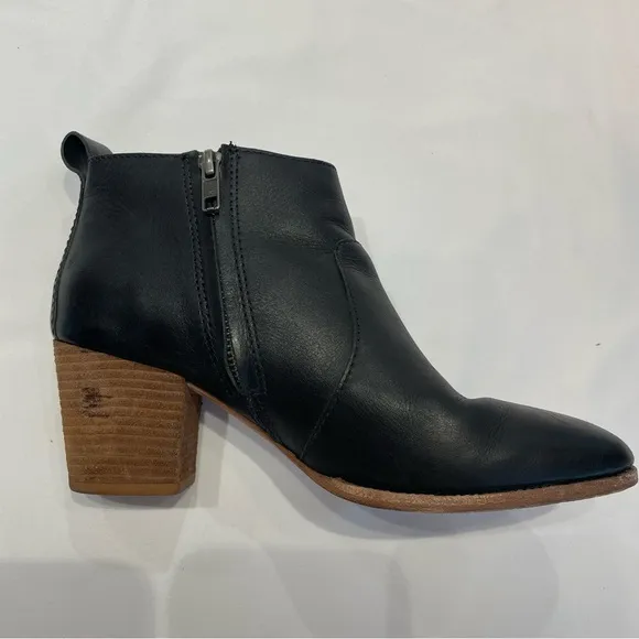 Madewell Black Leather Ankle Boots – Size 7.5