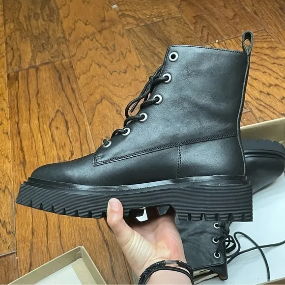 Madewell lace up lugsole boots in leather