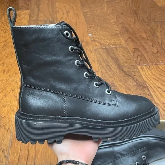 Madewell lace up lugsole boots in leather