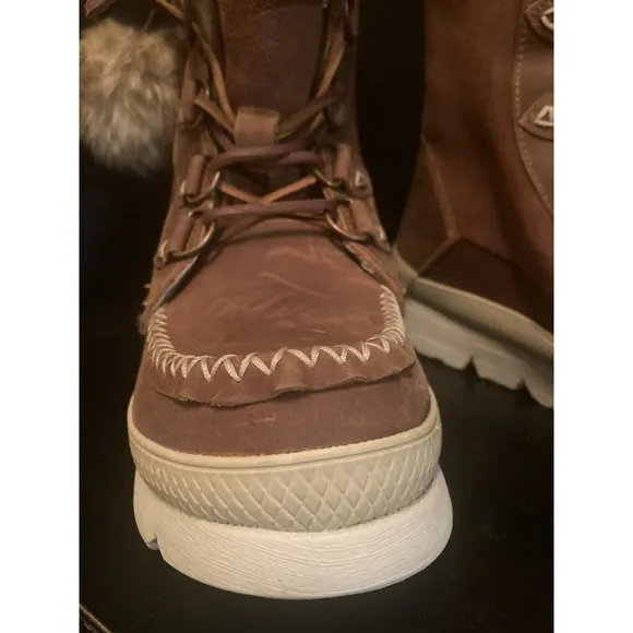 Manitobah-Canada Waterproof Pacific Boot in Oak Winter Snow  Women's Sz 8.5 NEW
