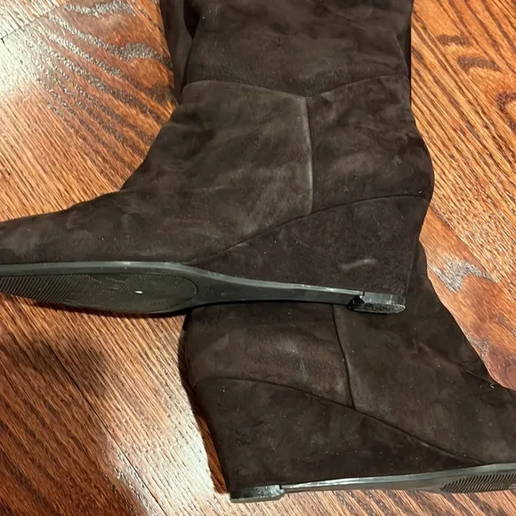 Marc fisher brown suede boots size 8