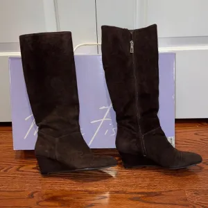 Marc fisher brown suede boots size 8