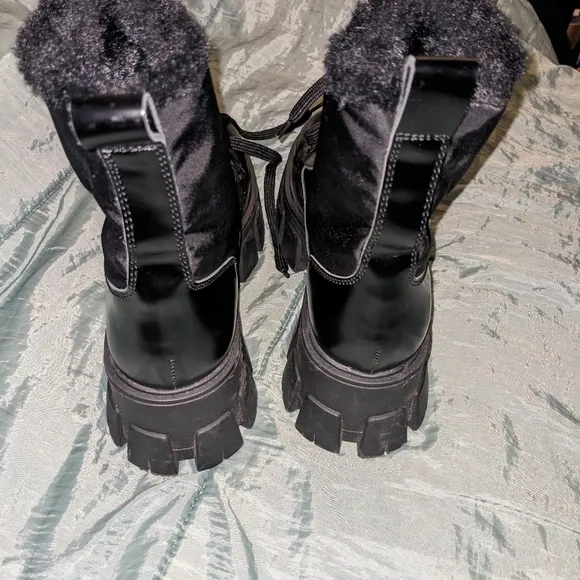 Marc Fisher happier Black leather lugsole Women's Lace-Up Boots 7.5