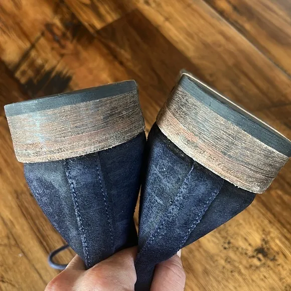 Mark Nason Men’s 11.5 Navy Suede Lace Up Chukka Boots. Like New