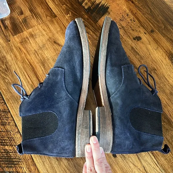 Mark Nason Men’s 11.5 Navy Suede Lace Up Chukka Boots. Like New