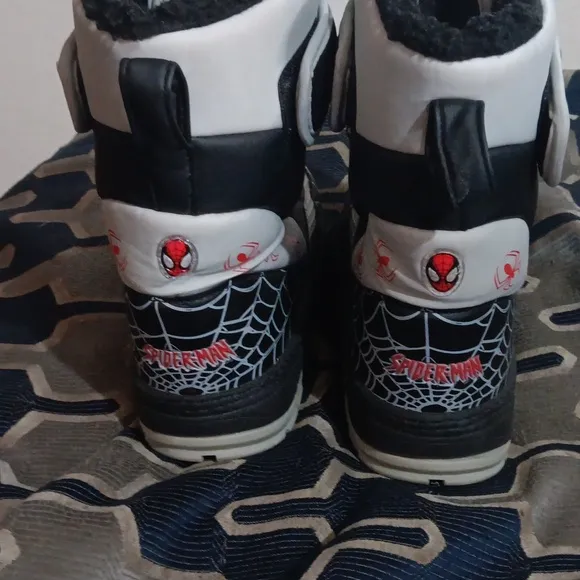 Marvel Spiderman sz 3 boys plush winter snow boots