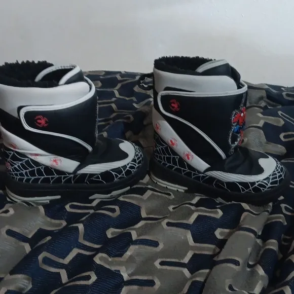 Marvel Spiderman sz 3 boys plush winter snow boots