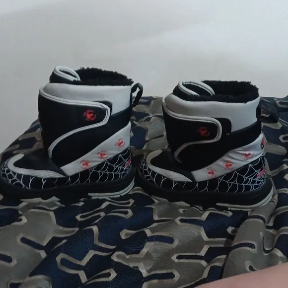 Marvel Spiderman sz 3 boys plush winter snow boots