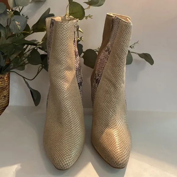 Matisse | Cobra | Ivory | Women’s | square heel | high ankle | 9 1/2 | boots